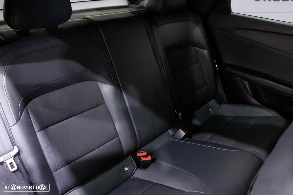 MG MG4 64 kWh Luxury - 12