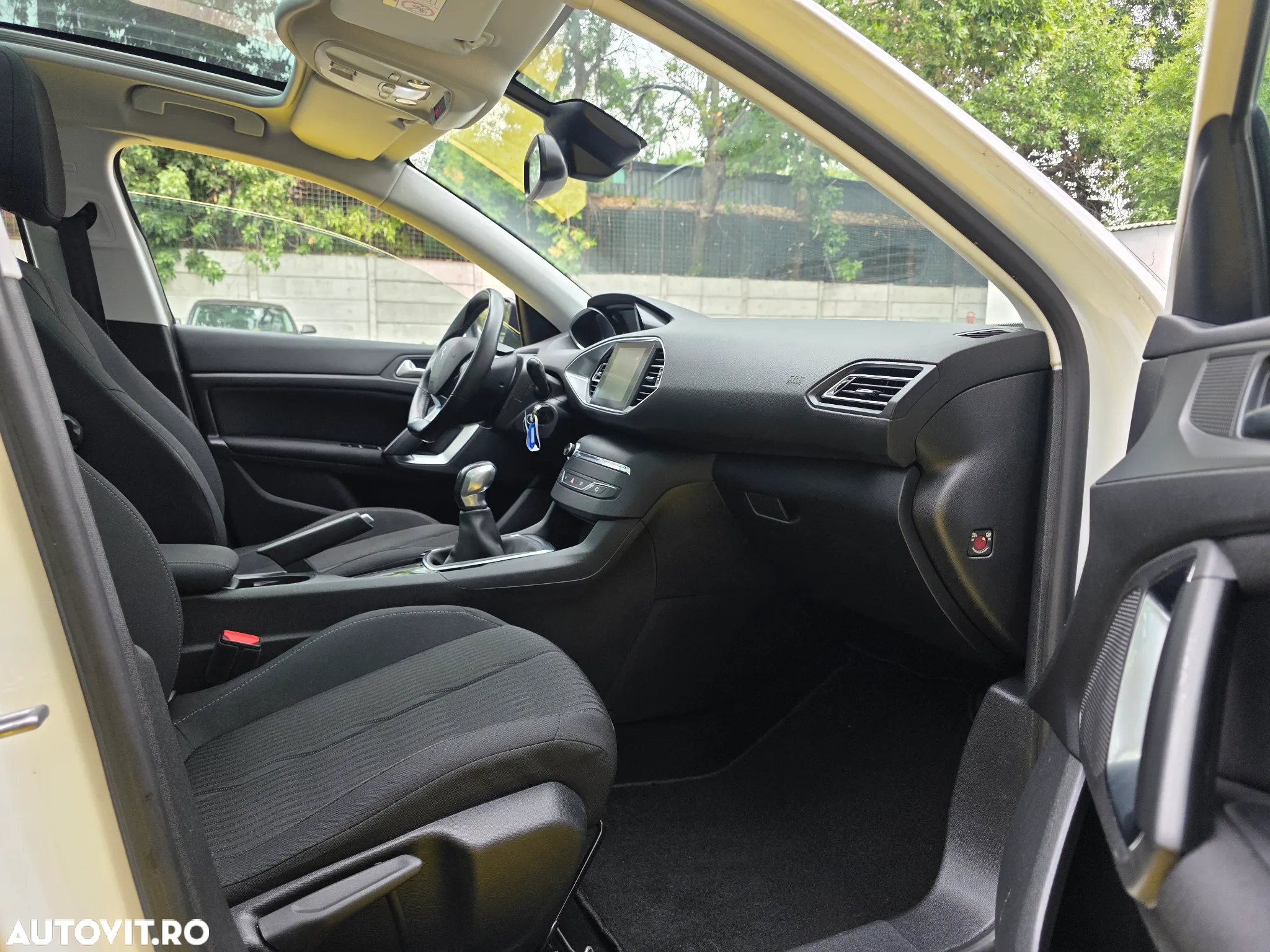Peugeot 308 1.2 L PureTech Turbo S&S Allure - 12