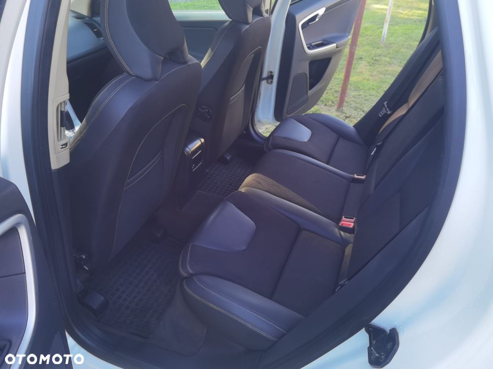 Volvo XC 60 2.4D AWD Kinetic - 7