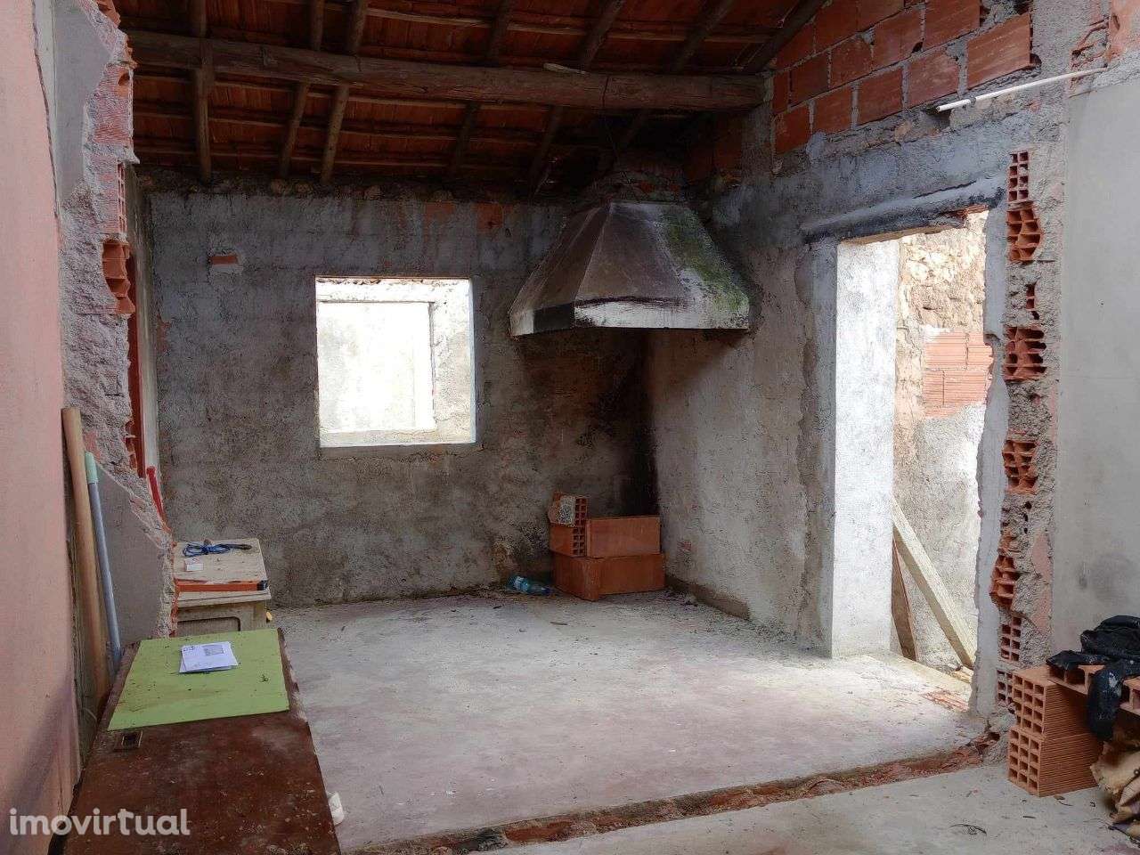 Vende-se moradia para renovar na Lamarosa, Coimbra. - Grande imagem: 3/12