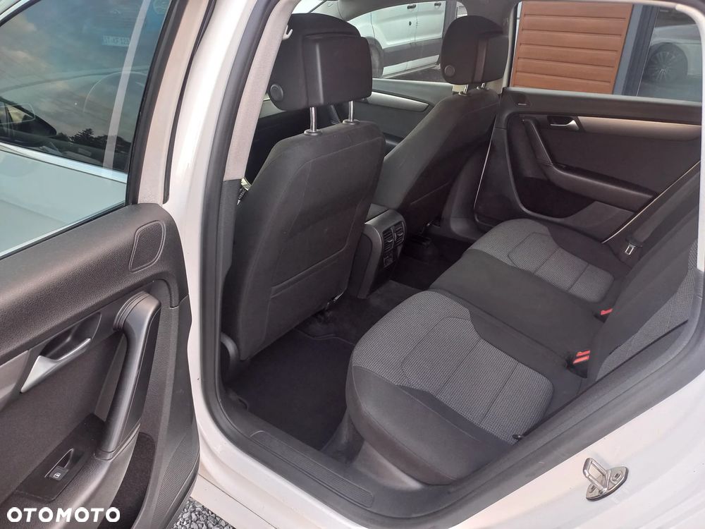 Volkswagen Passat 2.0 TDI Comfortline DSG - 16