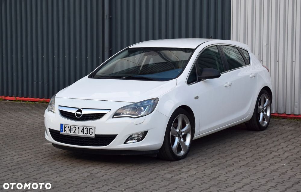 Opel Astra 1.6 Turbo Sport - 1