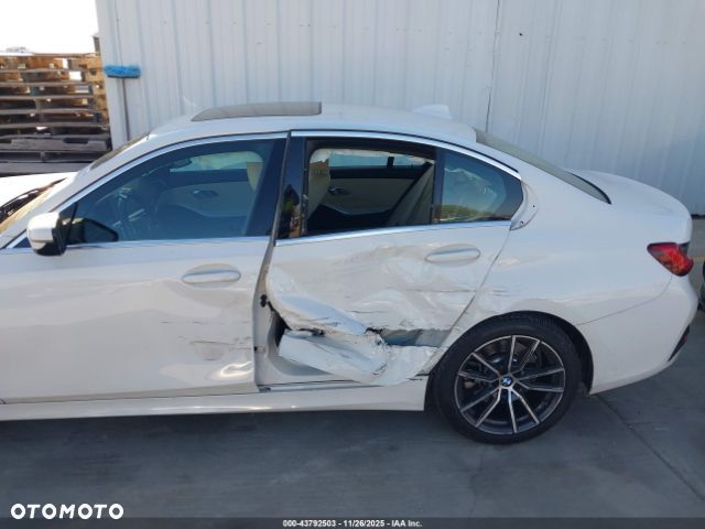 BMW Seria 3 330i Sport Line - 6