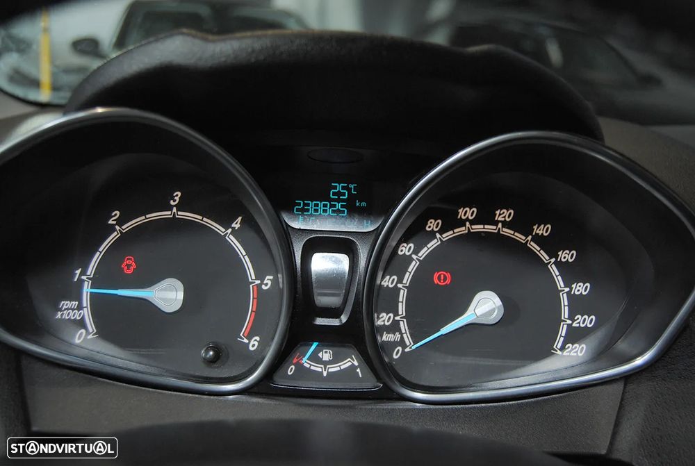 Ford Fiesta 1.5 TDCi Titanium - 25