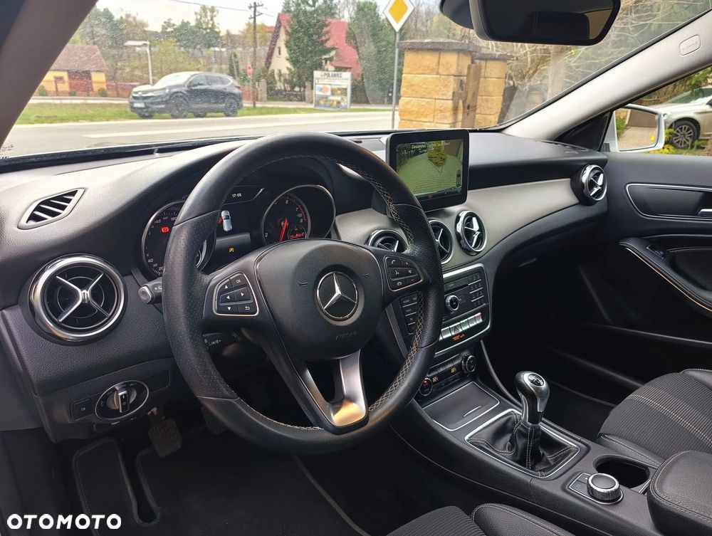 Mercedes-Benz GLA 180 Urban - 5