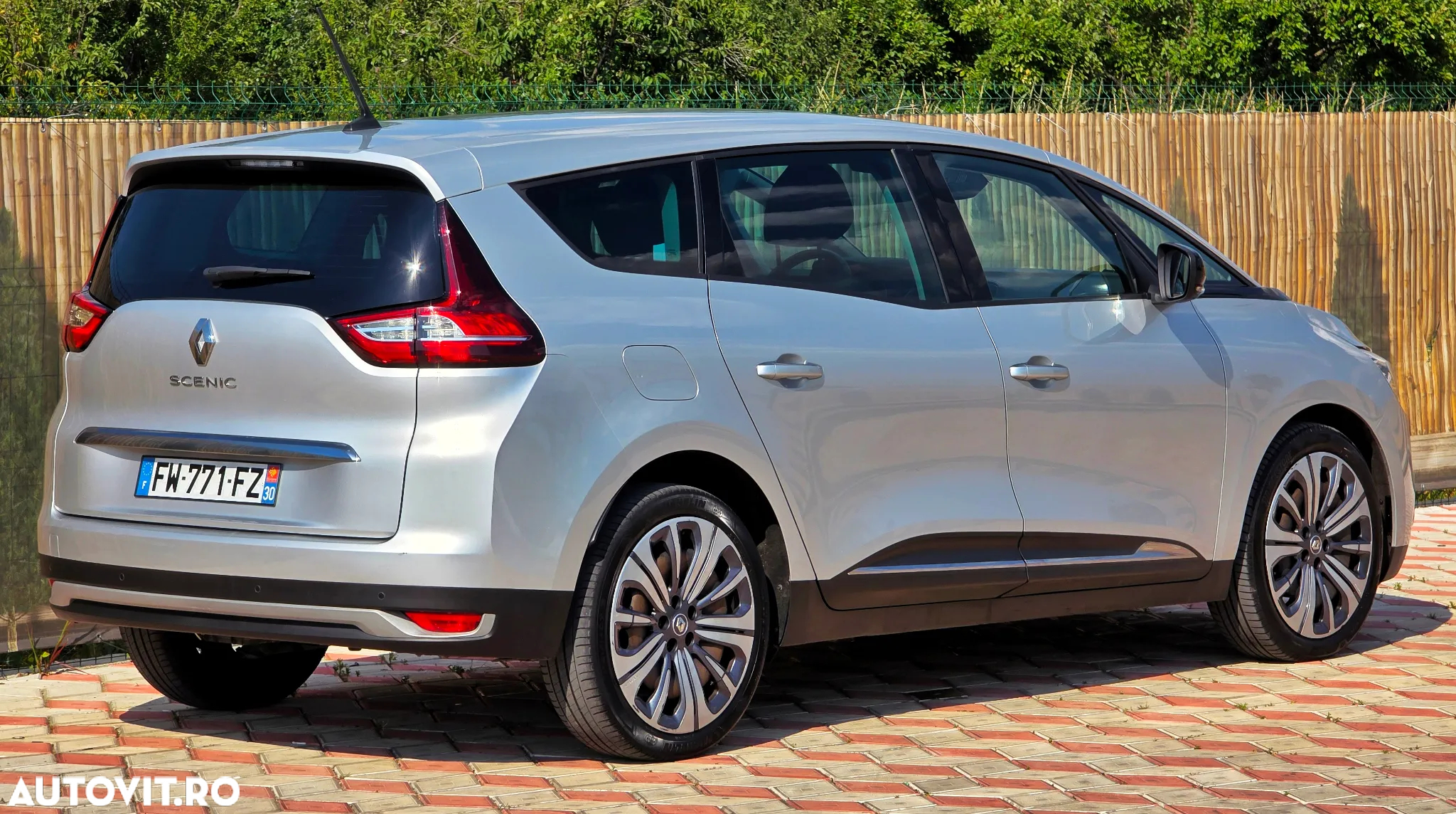 Renault Grand Scenic BLUE dCi 120 EDC BUSINESS EDITION - 8