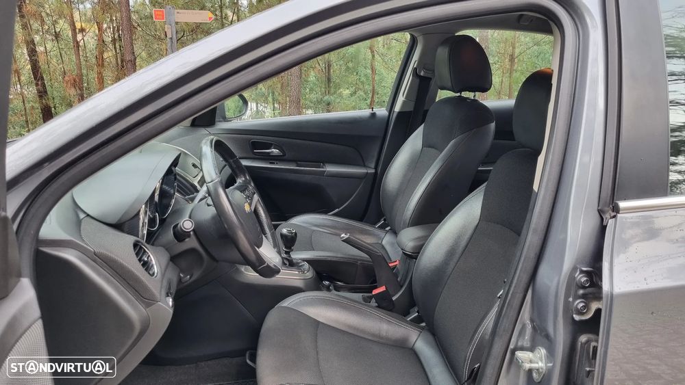 Chevrolet Cruze 1.7 VCDi LT - 12