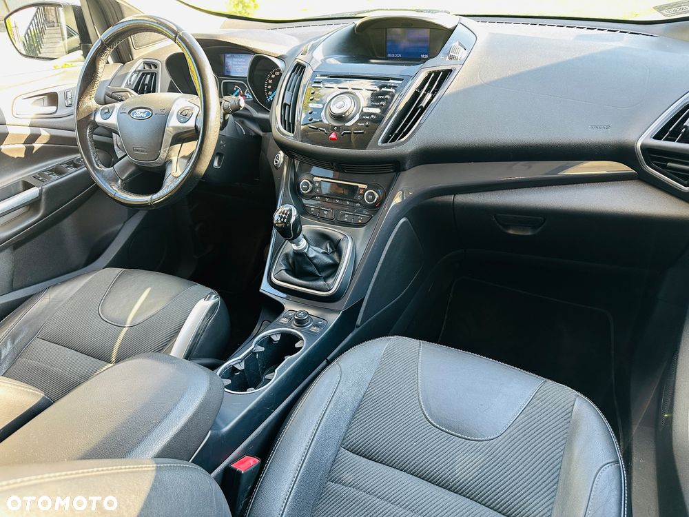Ford Kuga 2.0 TDCi 4x4 Titanium - 28