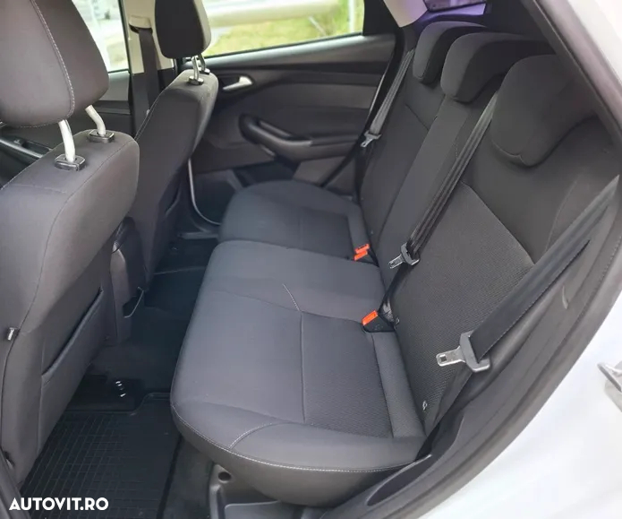 Ford Focus 2.0 TDCI Powershift Titanium - 26