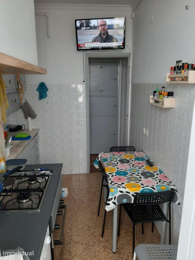 Quarto - localizado em Benfica Lisbon - Grande imagem: 4/7