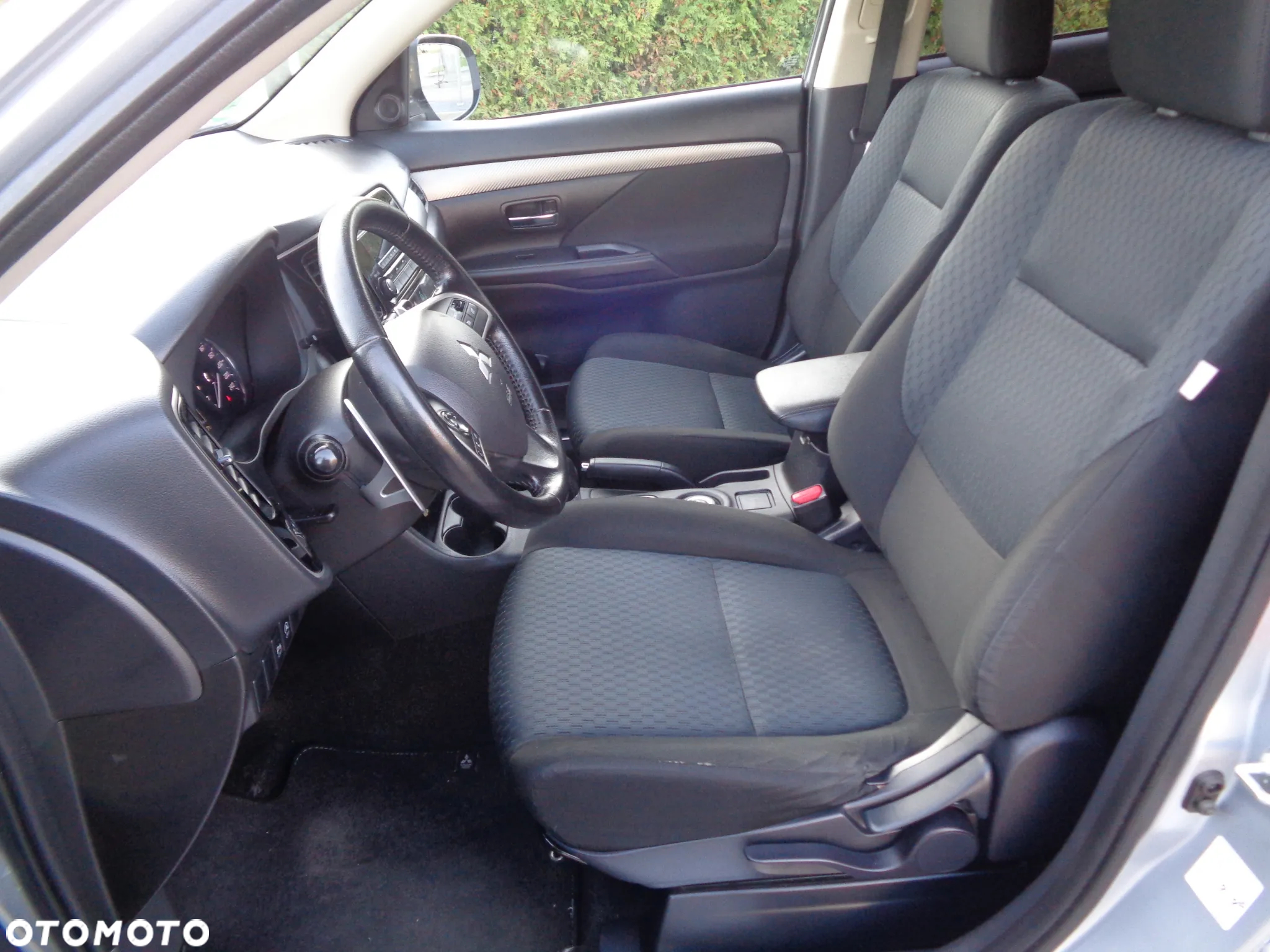Mitsubishi Outlander - 11