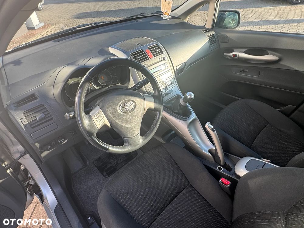 Toyota Auris 1.4 VVT-i Terra - 4