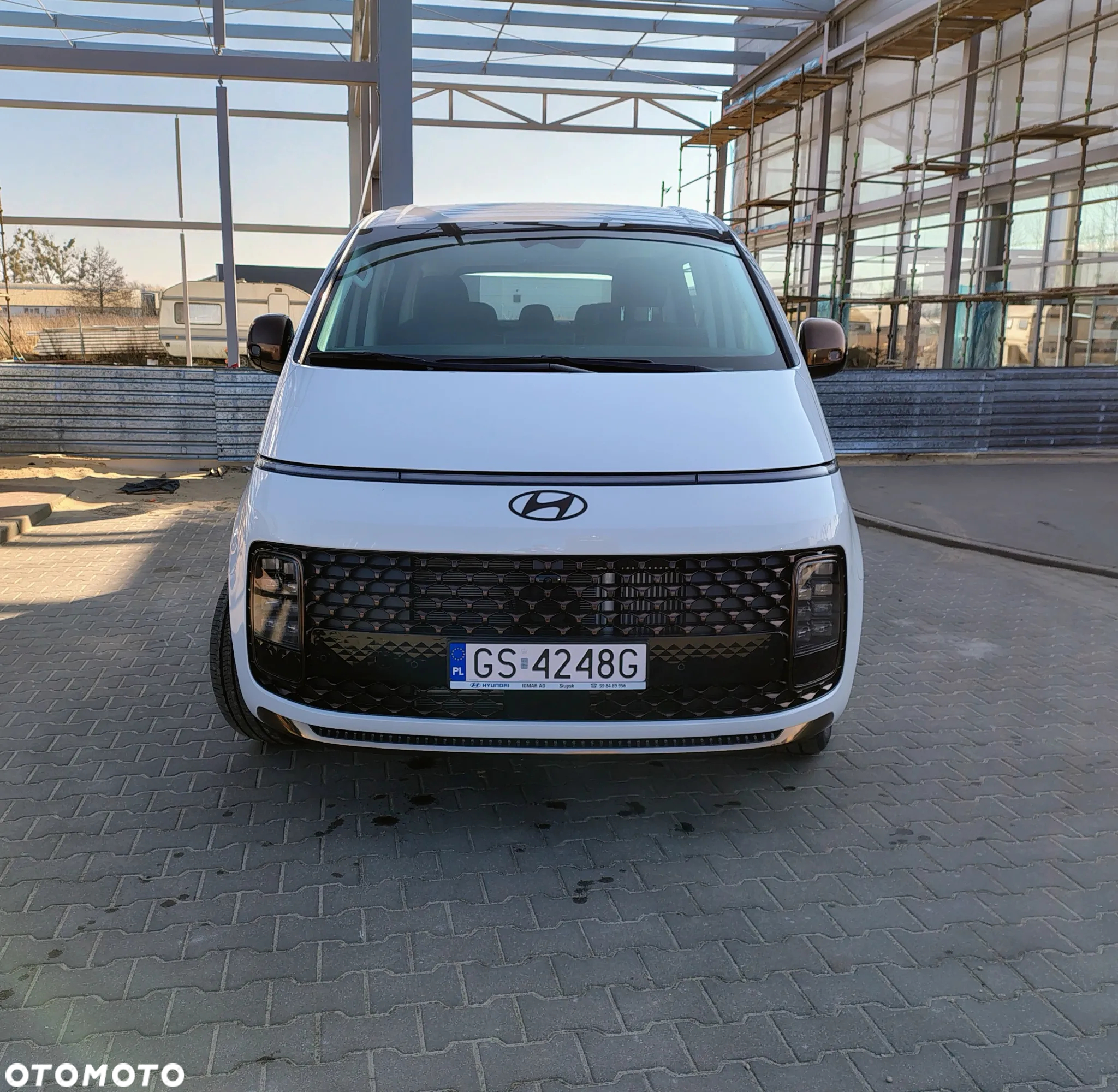 Hyundai Staria 1.6 T-GDI HEV Luxury - 2