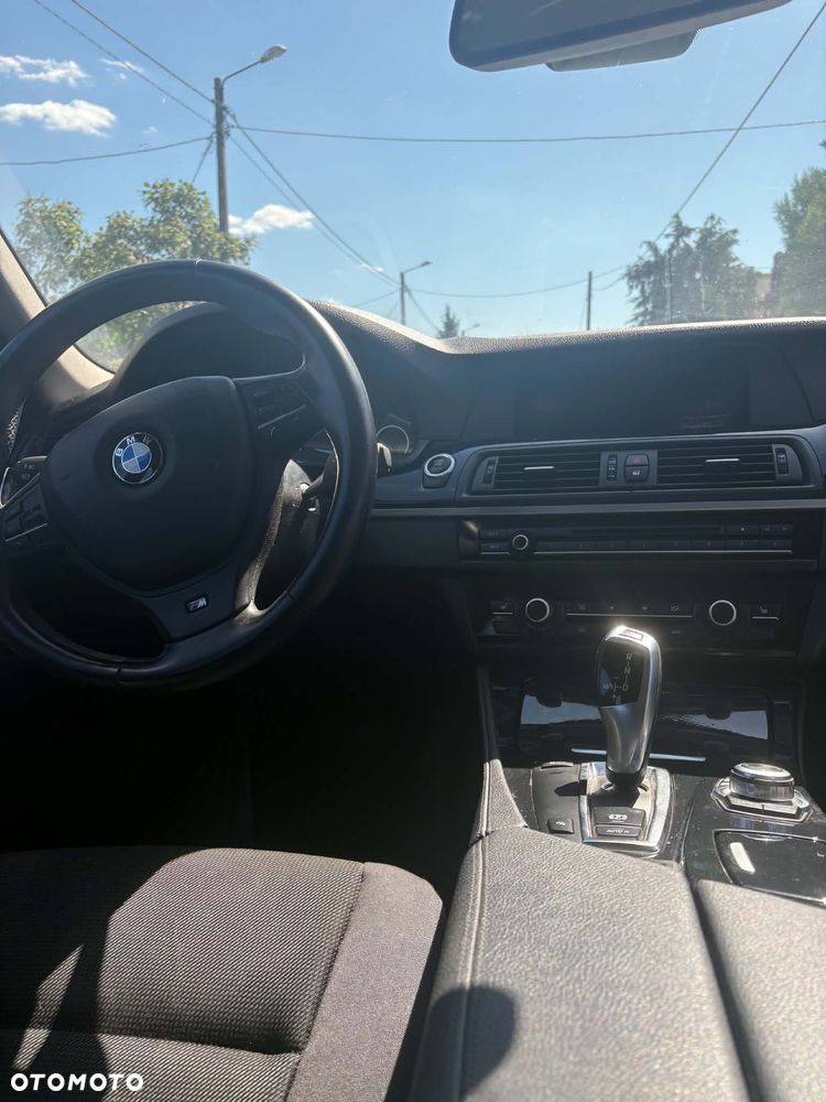 BMW Seria 5 525d - 24