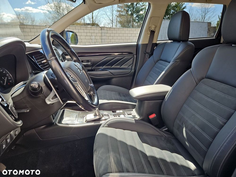 Mitsubishi Outlander - 19