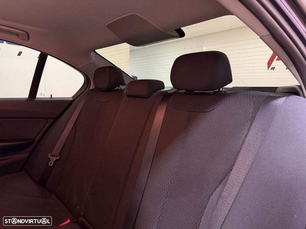 BMW 316 d Line Sport - 39