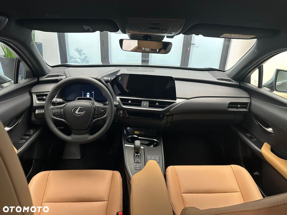 Lexus UX - 4