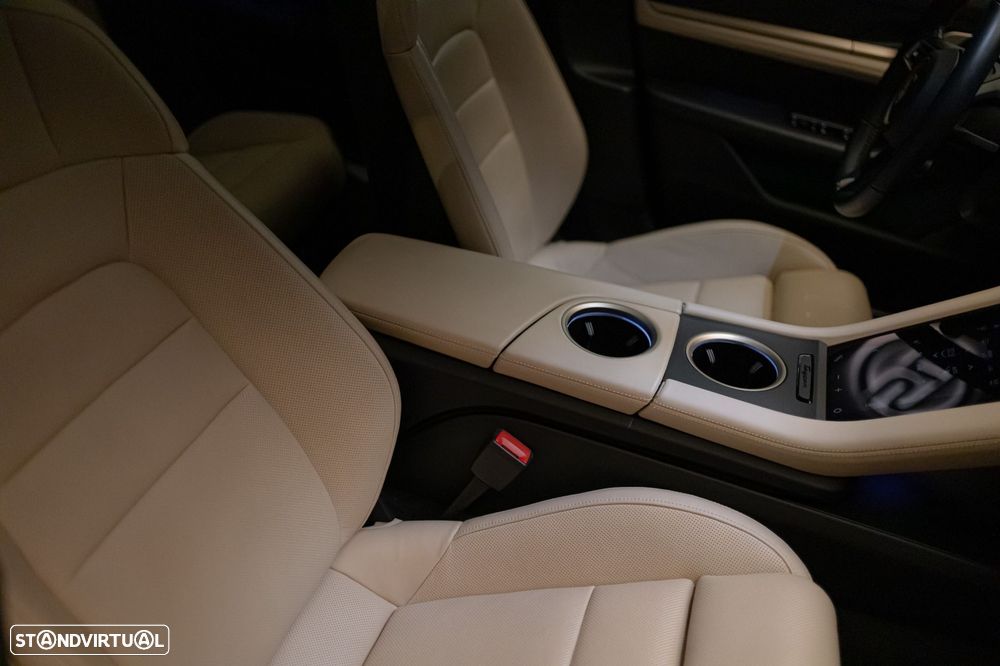 Porsche Taycan Turbo - 14