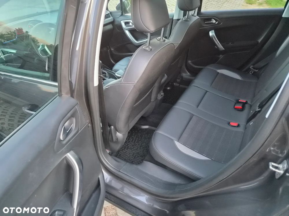 Peugeot 2008 BlueHDi 100 STOP & START Allure - 12