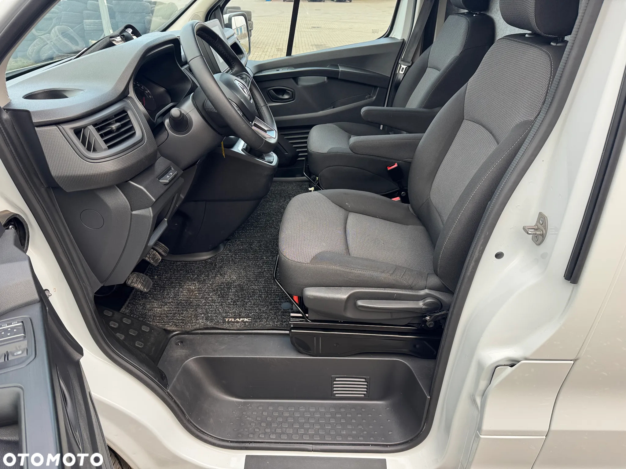 Renault TRAFIC - 11