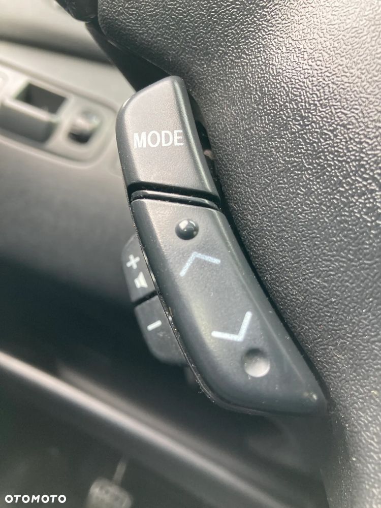 Toyota Yaris 1.3 Sol - 9