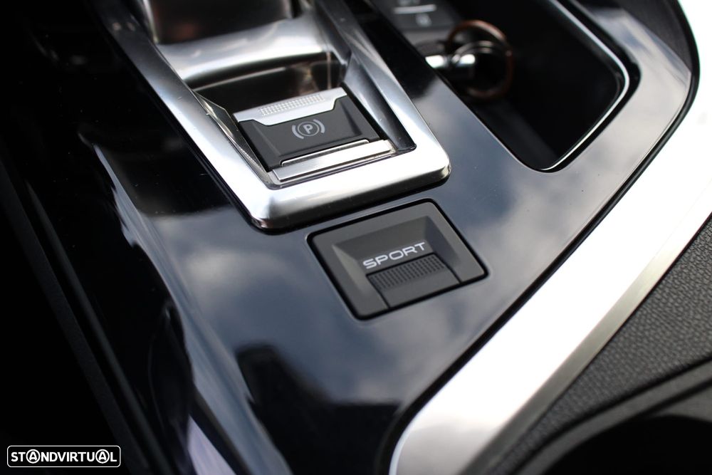 Peugeot 3008 PureTech 130 Stop & Start GPF EAT8 Allure - 26