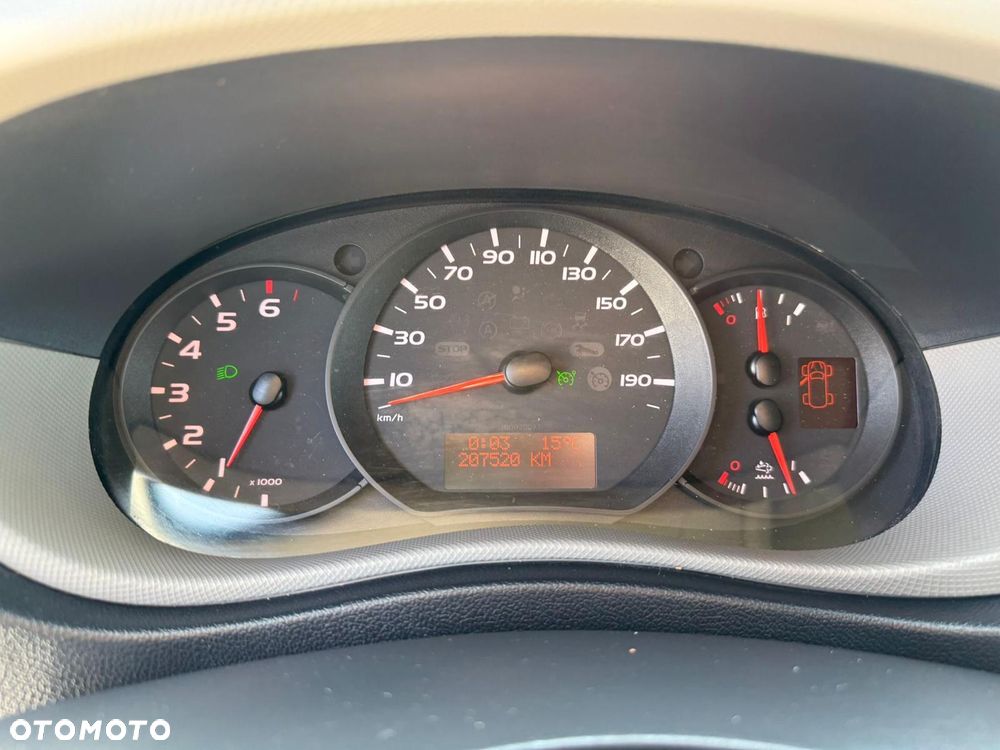 Nissan NV40 - 18