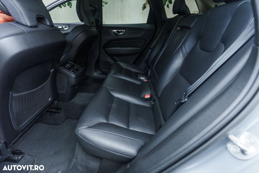 Volvo XC 60 B4 D Plus Bright - 24