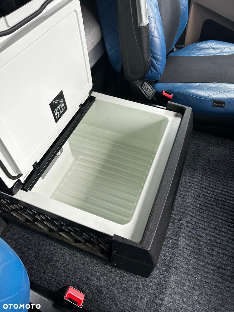 Mercedes-Benz 1832 - 15