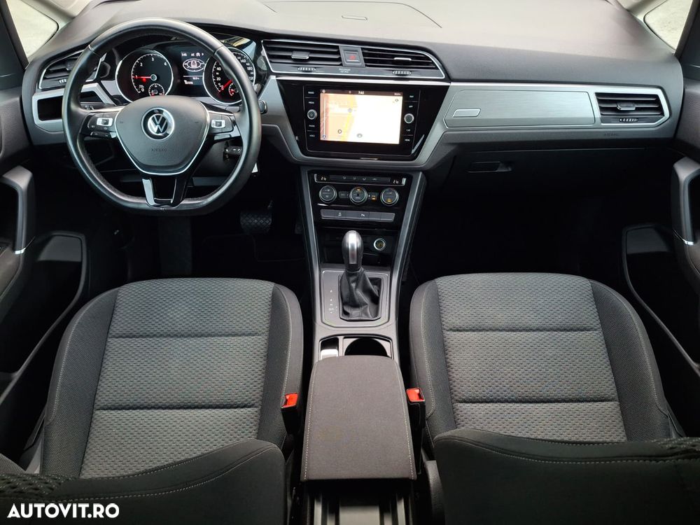Volkswagen Touran - 17
