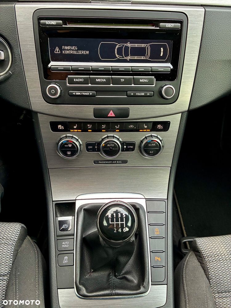 Volkswagen Passat 2.0 TDI Comfortline - 29