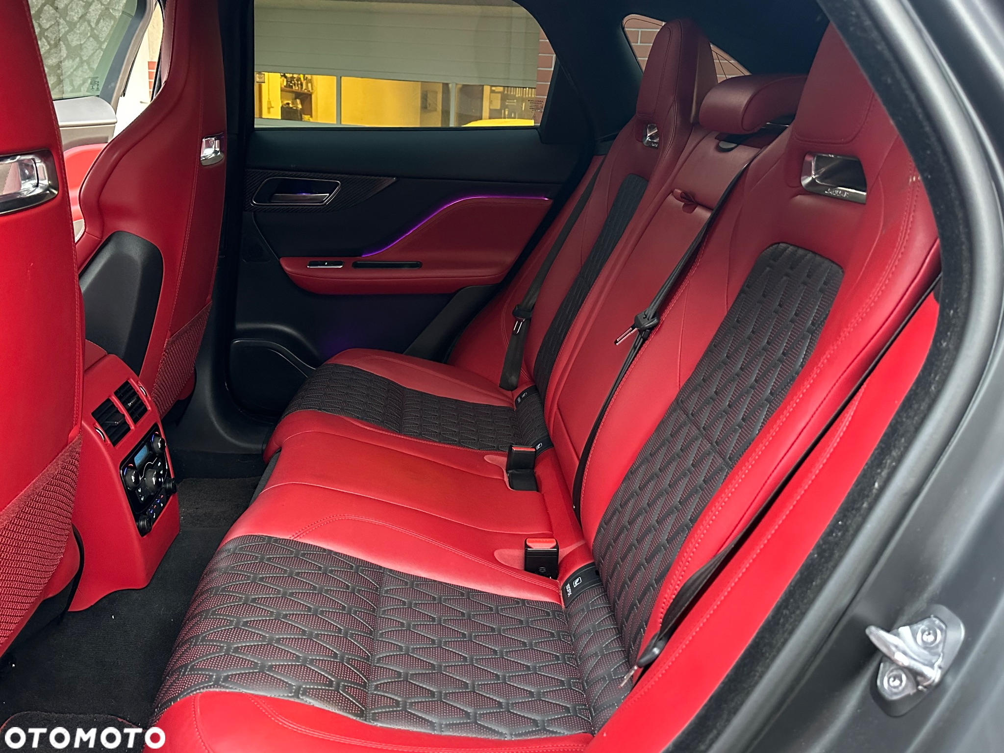 Jaguar F-Pace 5.0 V8 P550 AWD SVR - 13