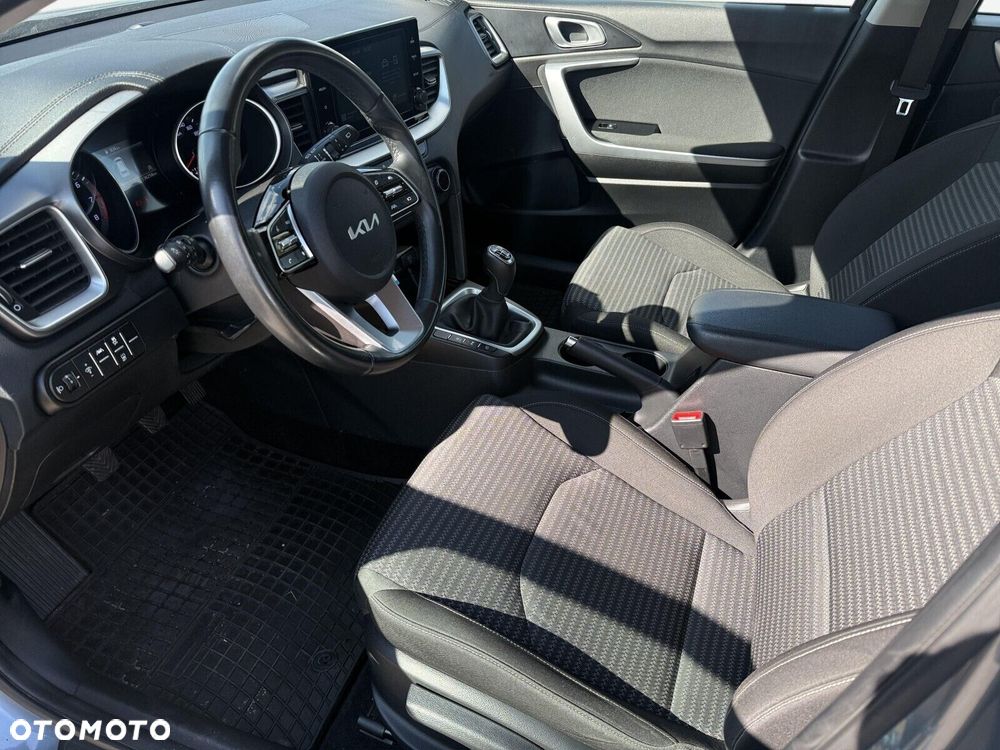 Kia Ceed - 10