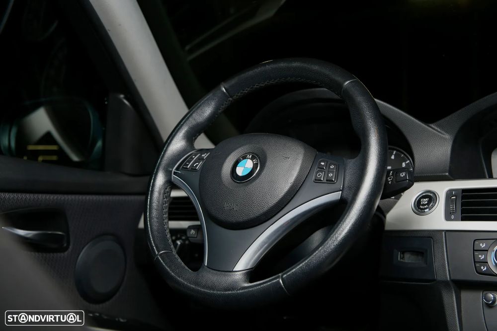 BMW 318 i Touring Edition Exclusive - 12