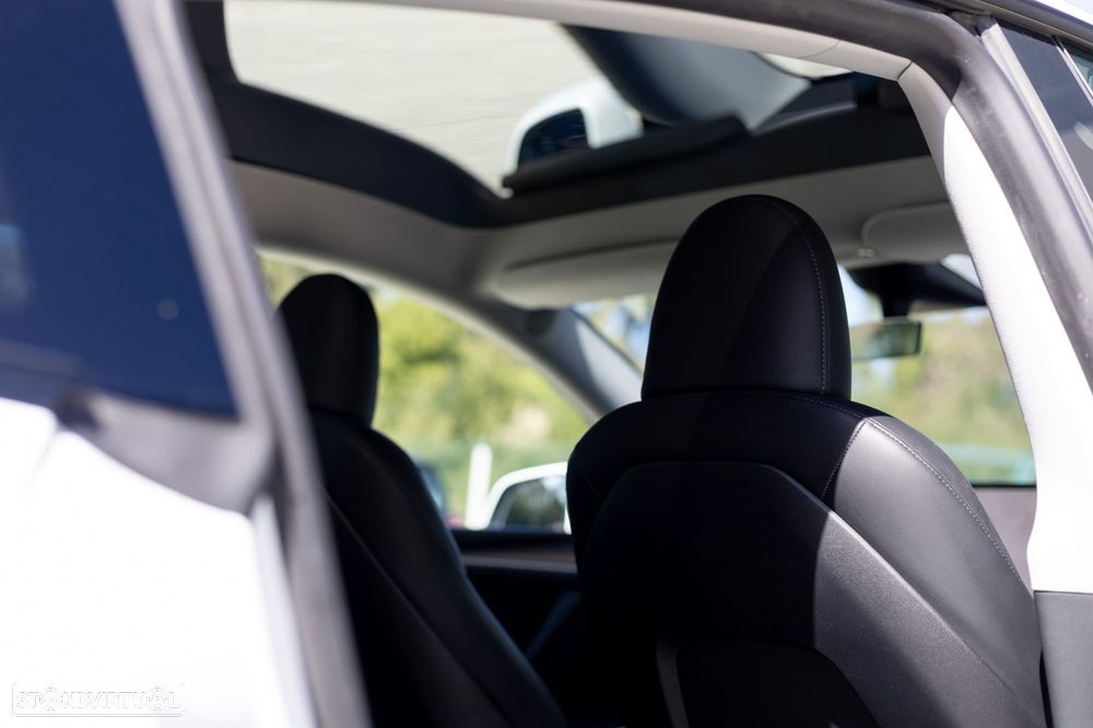 Tesla Model Y Standard RWD - 22