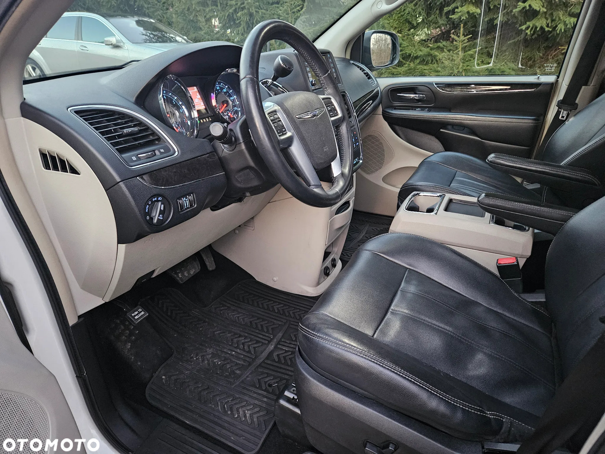 Chrysler Town & Country 3.6 Touring - 13