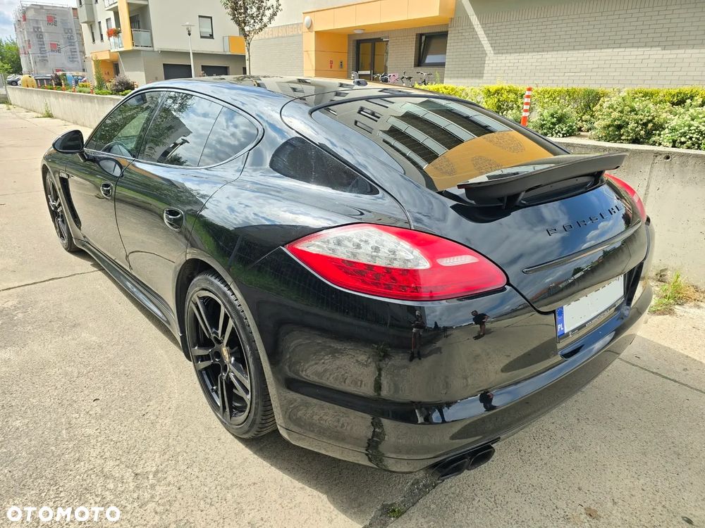 Porsche Panamera 4 Platinum Edition - 3