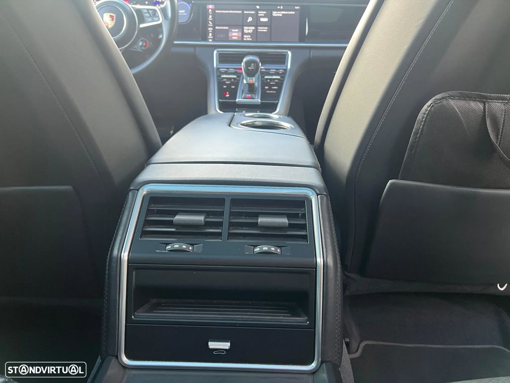 Porsche Panamera 4 E-Hybrid - 33