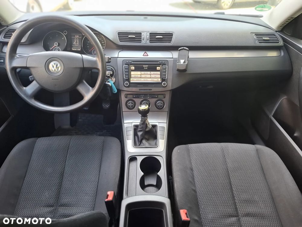 Volkswagen Passat 2.0 TDI DPF BlueMotion Technology Comfortline - 10