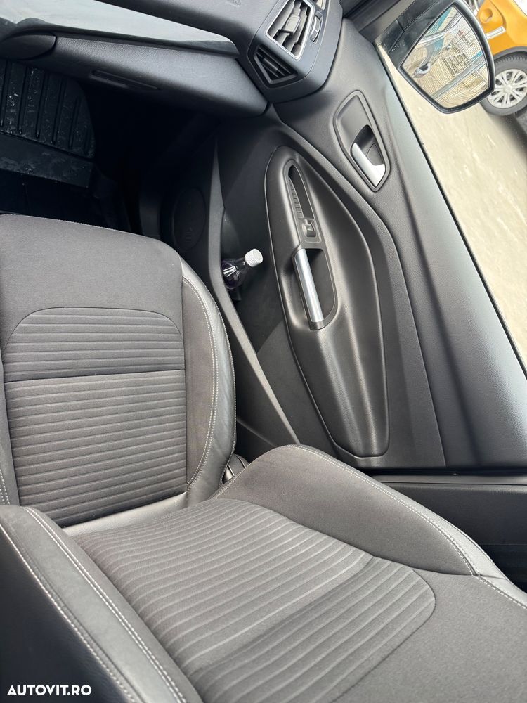 Ford Kuga 2.0 TDCi 4WD Powershift Titanium - 4