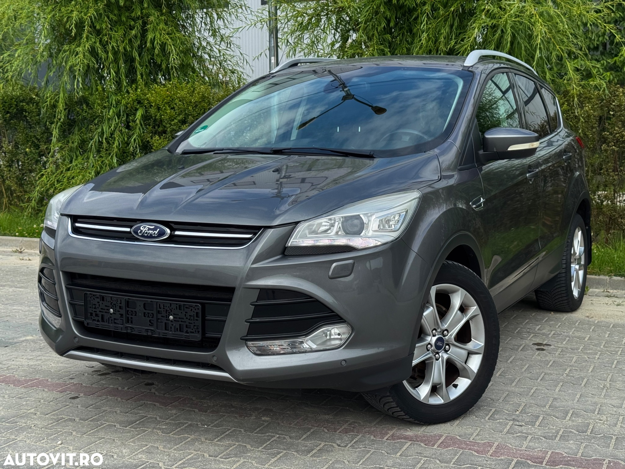 Ford Kuga 2.0 TDCi 4x4 Aut. Titanium - 2
