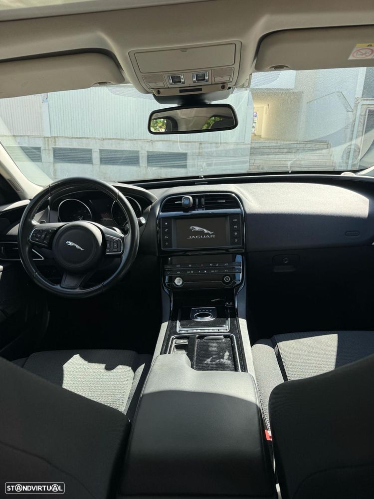Jaguar XE 2.0 D Prestige Aut. - 8