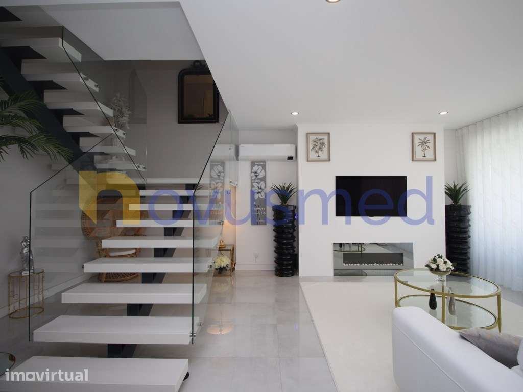 Moradia T3 em zona tranquila nas Ferreiras, Albufeira - Grande imagem: 4/47
