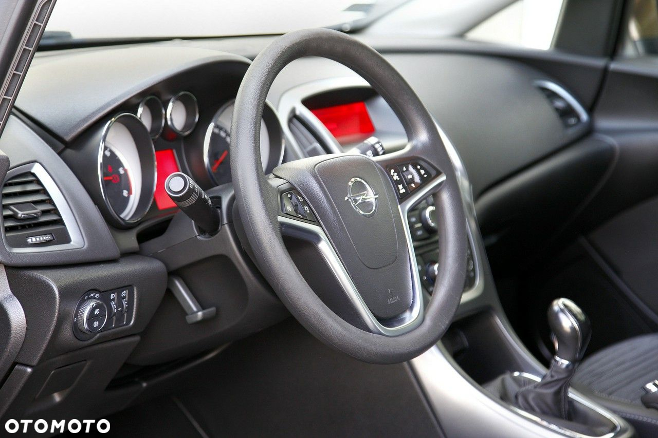 Opel Astra IV 2.0 CDTI Cosmo - 11