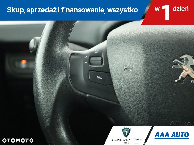 Peugeot 208 - 17