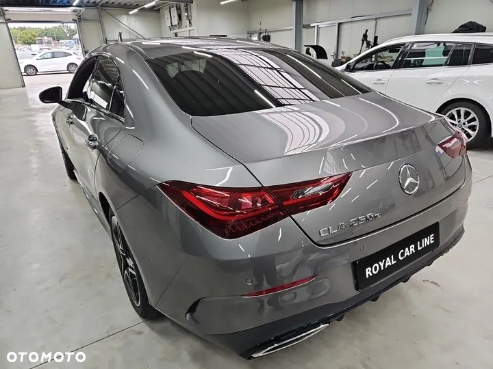 Mercedes-Benz CLA 200 7G-DCT - 2
