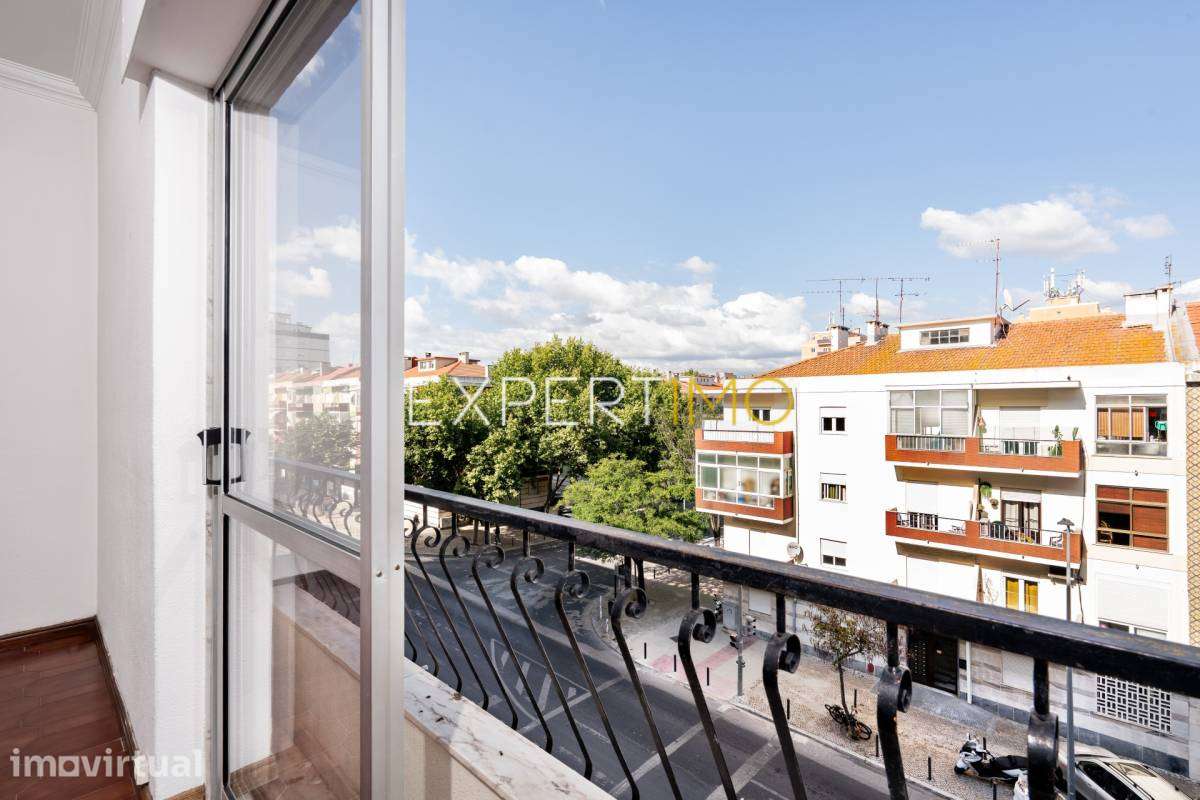 Apartamento T3 na Av. Dr. António Rodrigues Manito - Bairro do... - Grande imagem: 4/28