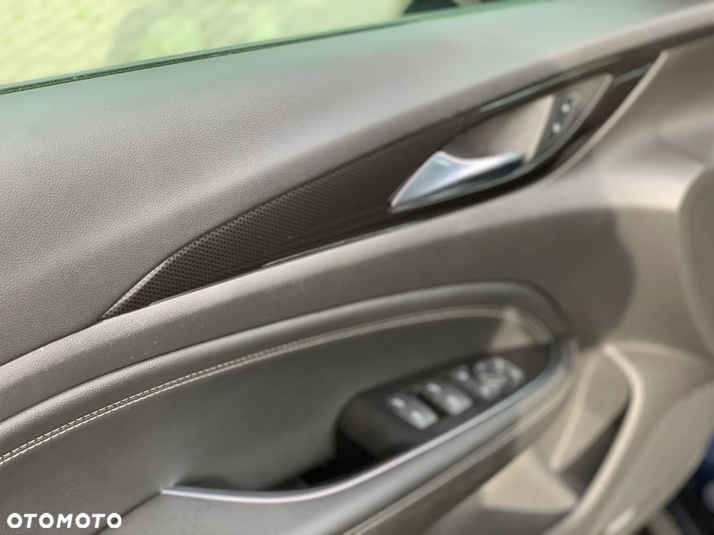 Opel Insignia 2.0 BiTurbo 4x4 Dynamic - 25