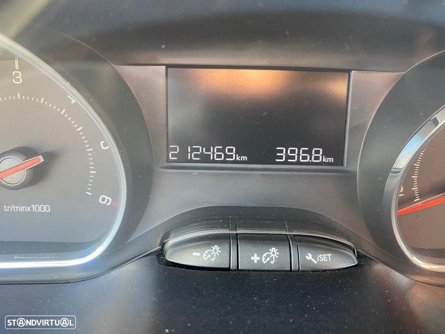 Peugeot 208 1.4 HDi - 11