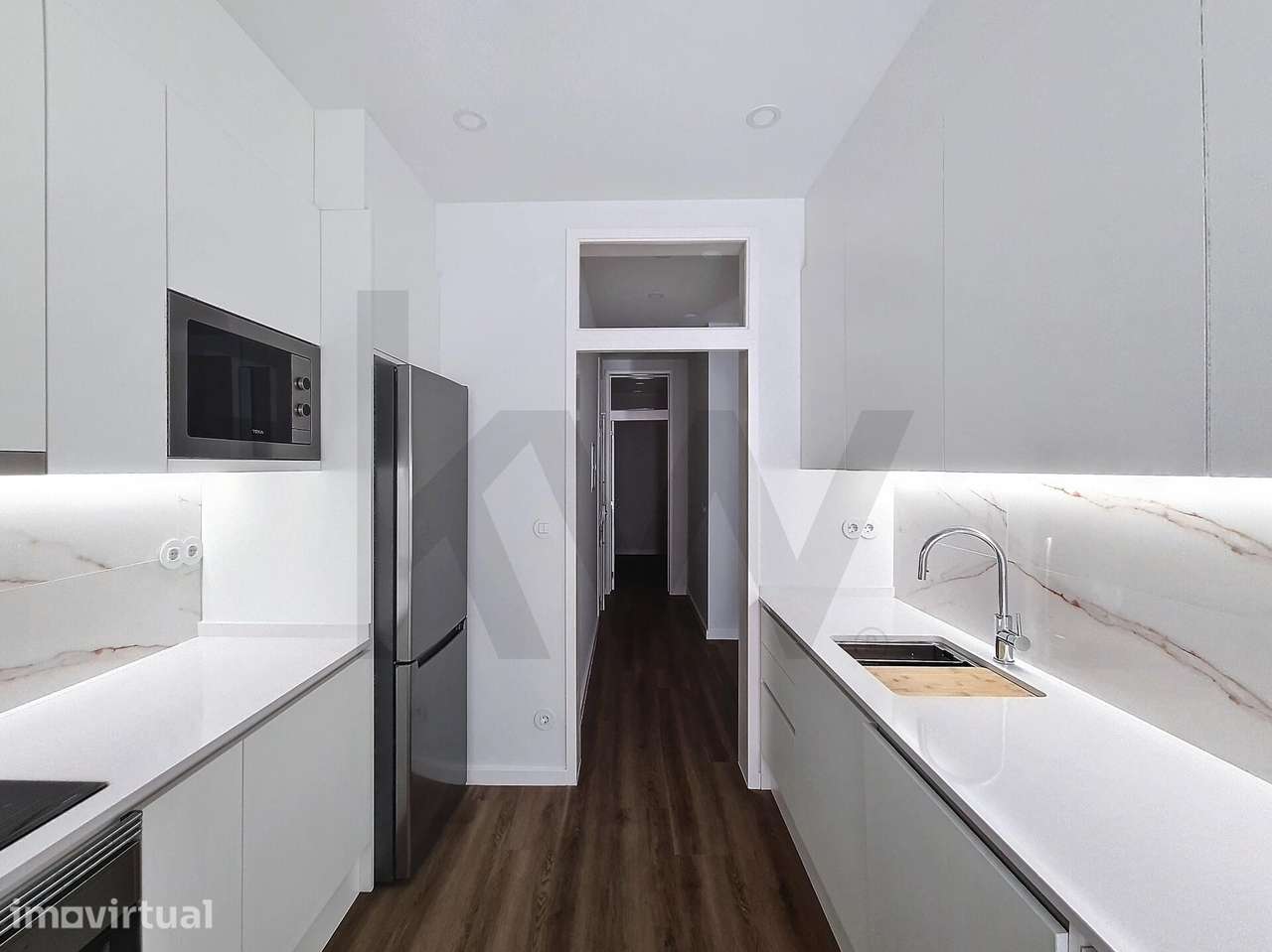 Apartamento T1 remodelado em Alcântara com logradouro privativo - Grande imagem: 4/26